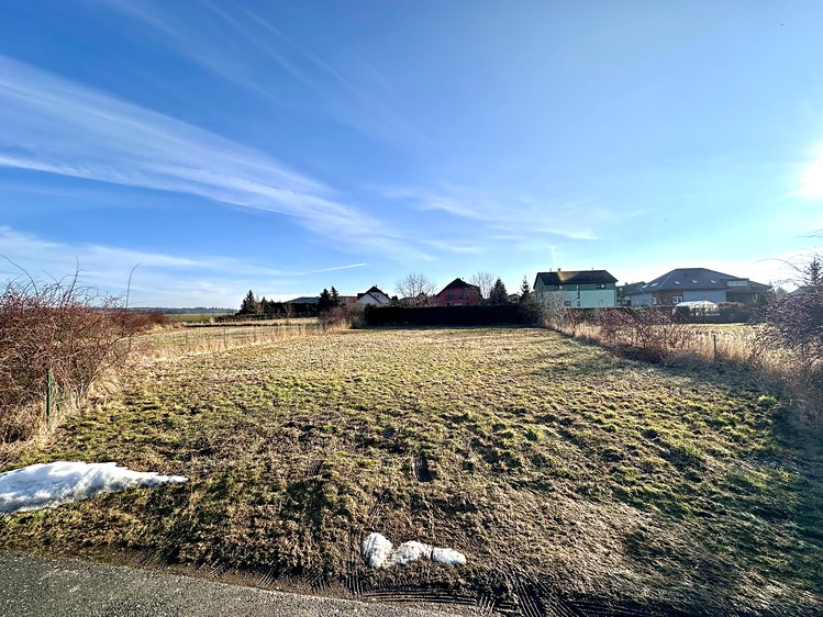 Prodej stavebního pozemku 979 m² - foto 1