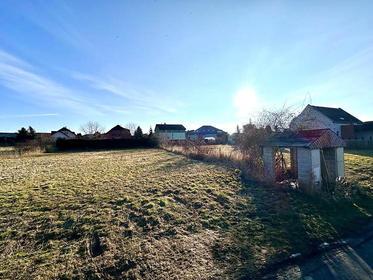 Prodej stavebního pozemku 979 m² - foto 2