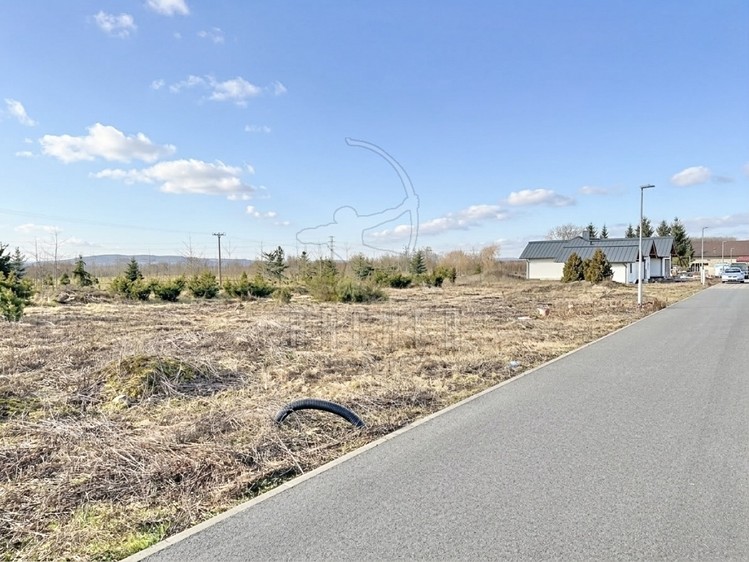 Prodej stavebního pozemku 1 005 m² - foto 1