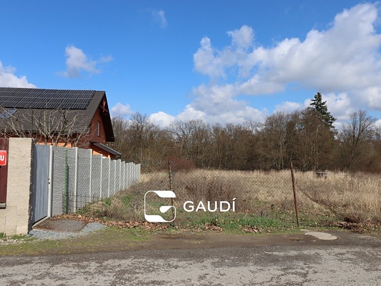 Prodej stavebního pozemku 1 483 m² - foto 1