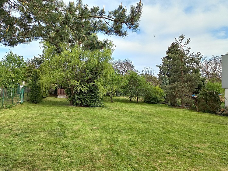 Prodej stavebního pozemku 990 m² - foto 1