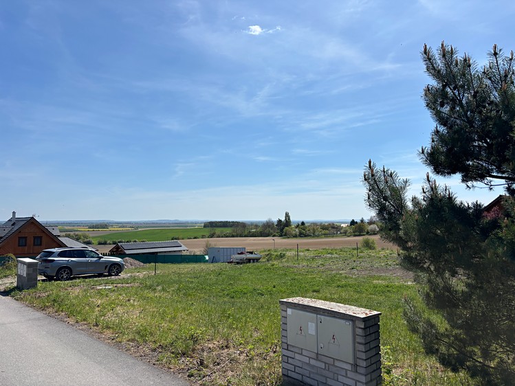 Prodej stavebního pozemku 1 027 m² - foto 1