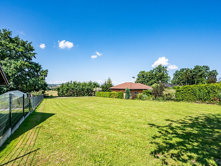 Prodej stavebního pozemku 926 m² - foto 3