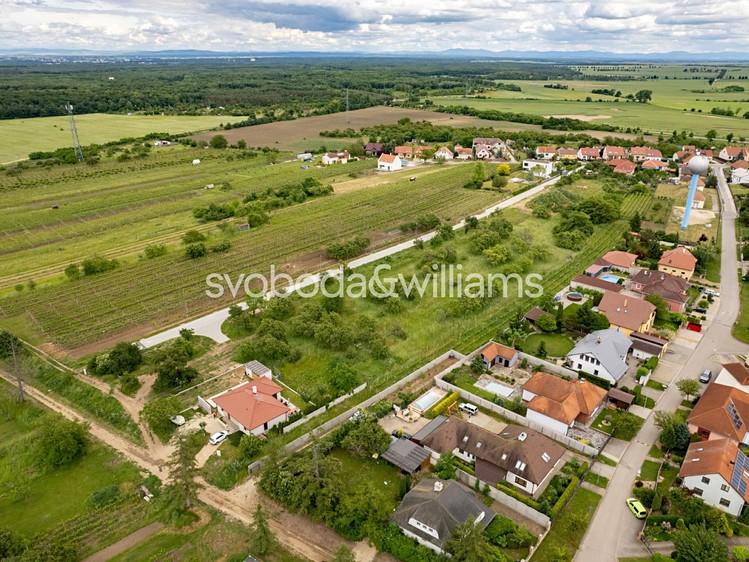 Prodej stavebního pozemku 1 880 m² - foto 4