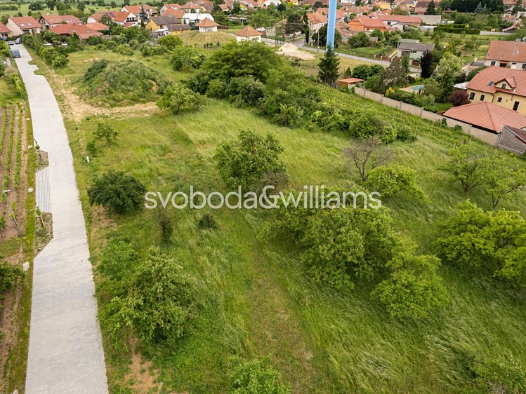 Prodej stavebního pozemku 1 880 m² - foto 5