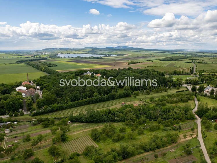 Prodej stavebního pozemku 1 880 m² - foto 6