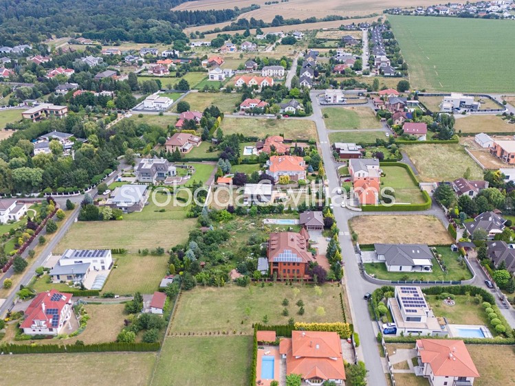 Prodej  stavebního pozemku 2 027 m² - foto 3