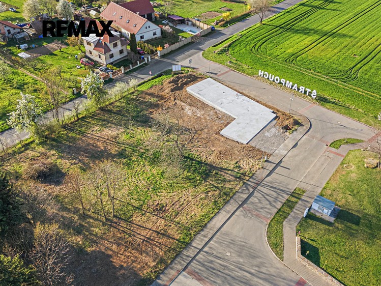Prodej stavebního pozemku 1 011 m² - foto 3