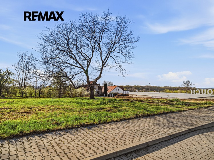 Prodej stavebního pozemku 1 011 m² - foto 5
