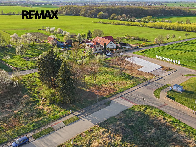 Prodej stavebního pozemku 1 009 m² - foto 3