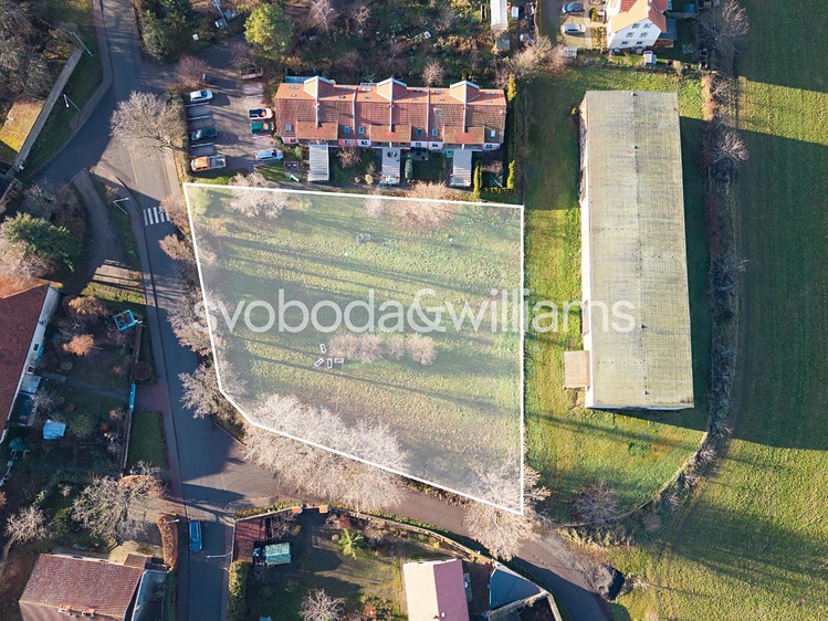 Prodej stavebního pozemku 2 412 m² - foto 1