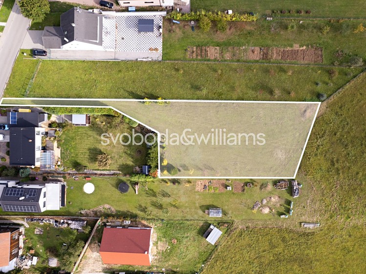 Prodej stavebního pozemku 1 462 m² - foto 1