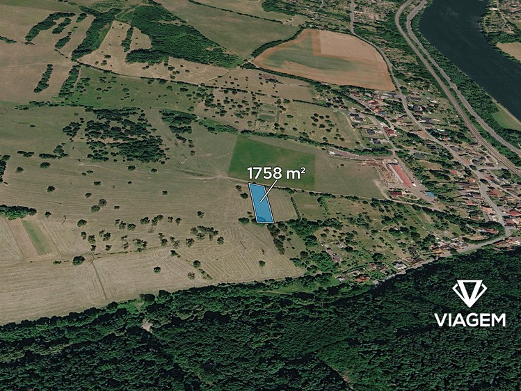 Prodej pole 1 758 m² - foto 1