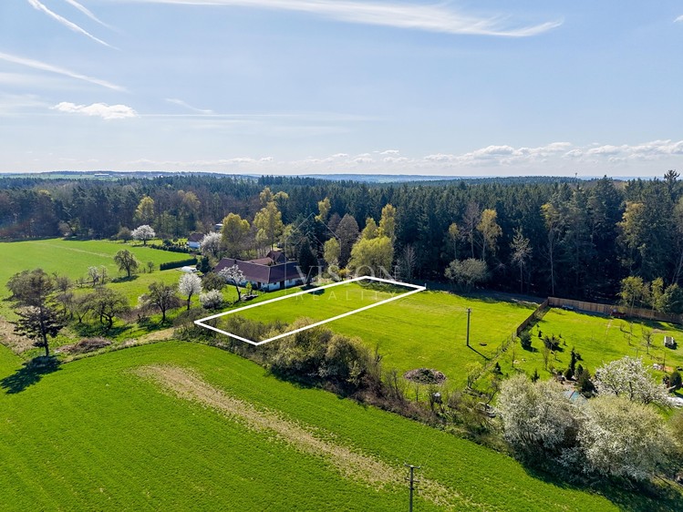 Prodej stavebního pozemku 1 350 m² - foto 1