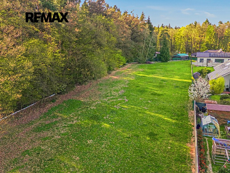 Prodej stavebního pozemku 4 224 m² - foto 1