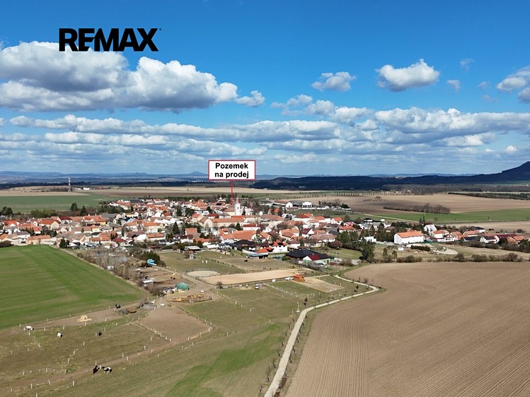 Prodej stavebního pozemku 1 914 m² - foto 1