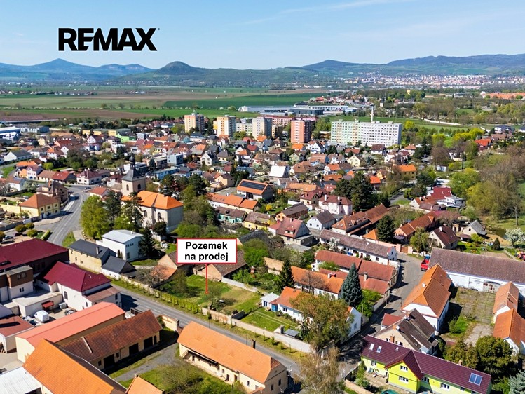 Prodej stavebního pozemku 742 m² - foto 1
