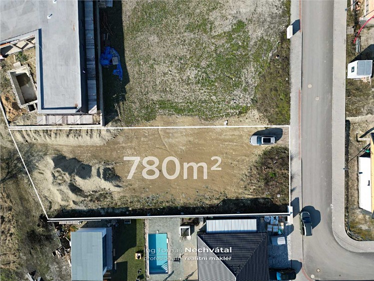 Prodej stavebního pozemku 780 m² - foto 1