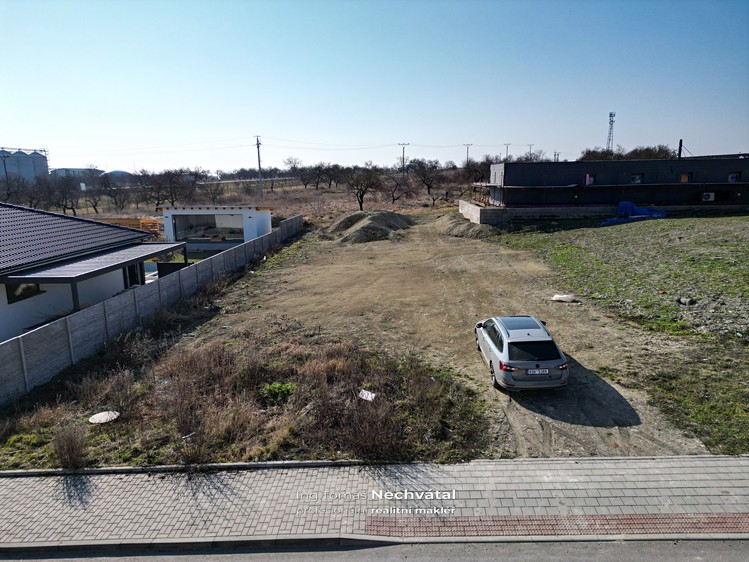 Prodej stavebního pozemku 780 m² - foto 3