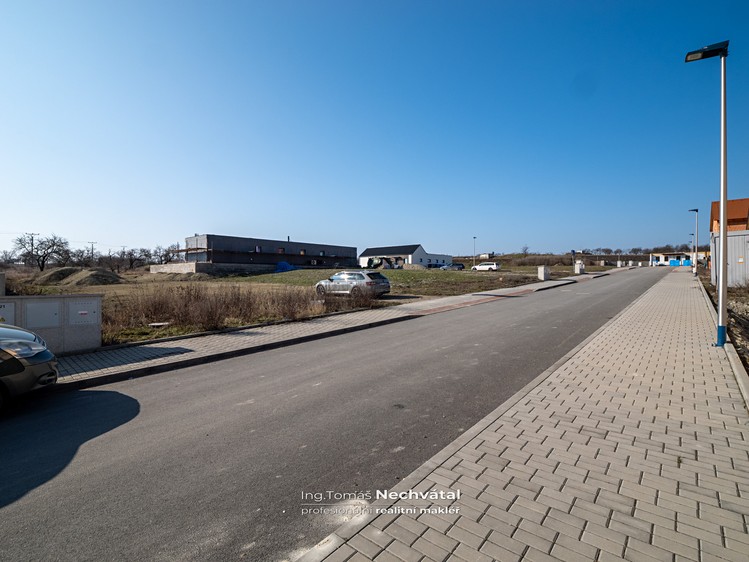 Prodej stavebního pozemku 780 m² - foto 6