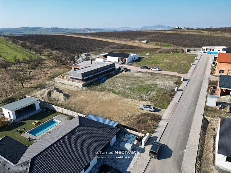 Prodej stavebního pozemku 780 m² - foto 8