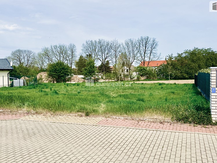 Prodej stavebního pozemku 1 025 m² - foto 1