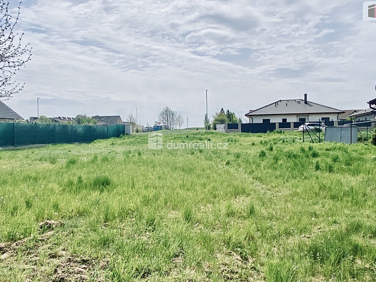 Prodej stavebního pozemku 1 025 m² - foto 2