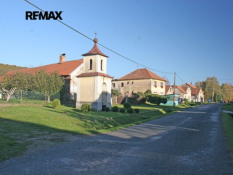 Prodej stavebního pozemku 1 738 m² - foto 4