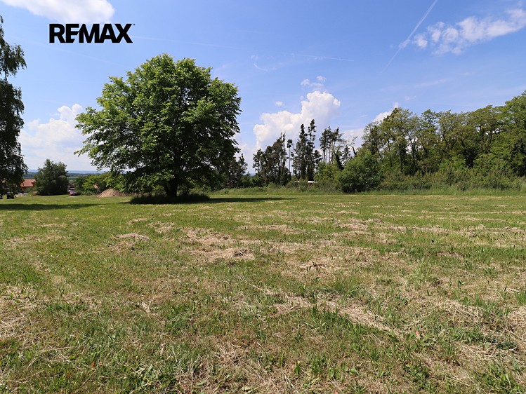 Prodej stavebního pozemku 1 738 m² - foto 2