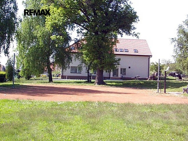 Prodej stavebního pozemku 1 738 m² - foto 3
