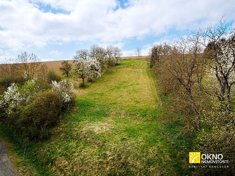Prodej stavebního pozemku 1 748 m² - foto 4