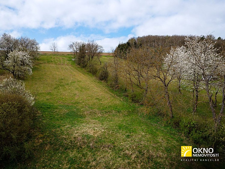 Prodej stavebního pozemku 1 748 m² - foto 3