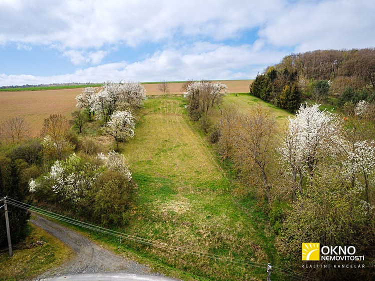 Prodej stavebního pozemku 1 748 m² - foto 1