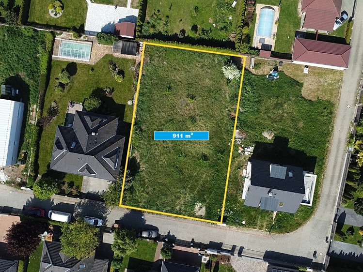 Prodej stavebního pozemku 911 m² - foto 2
