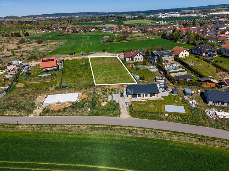 Prodej stavebního pozemku 1 233 m² - foto 1