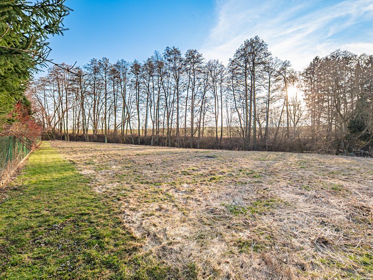 Prodej podílu 1/2 stavebního pozemku 3 041 m² - foto 2