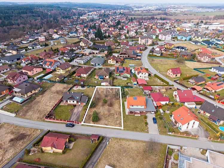 Prodej stavebního pozemku 1 103 m² - foto 1