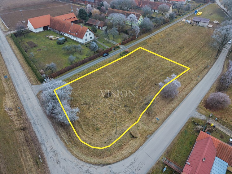 Prodej stavebního pozemku 2 611 m² - foto 1