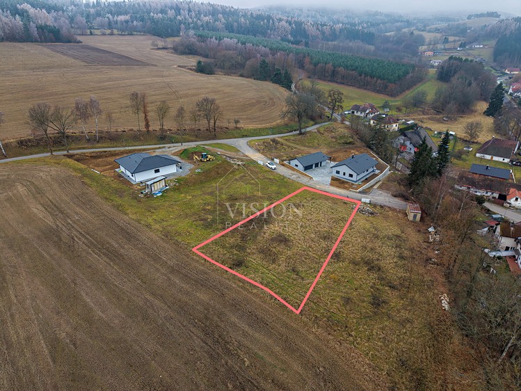 Prodej stavebního pozemku 1 057 m² - foto 1