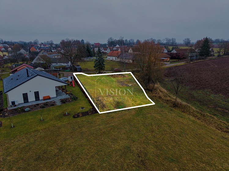 Prodej stavebního pozemku 740 m² - foto 1