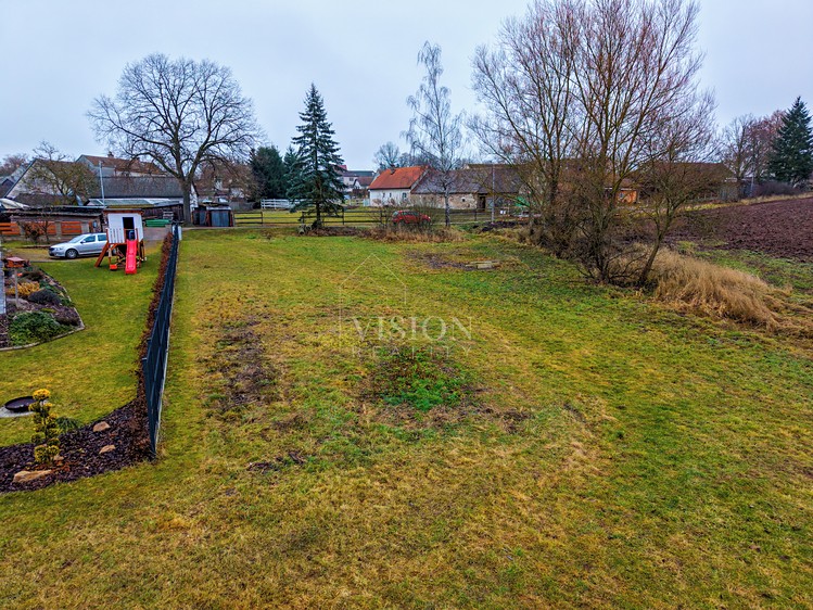 Prodej stavebního pozemku 740 m² - foto 3