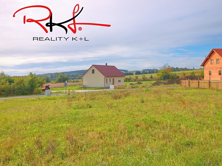 Prodej stavebního pozemku 1 025 m² - foto 1