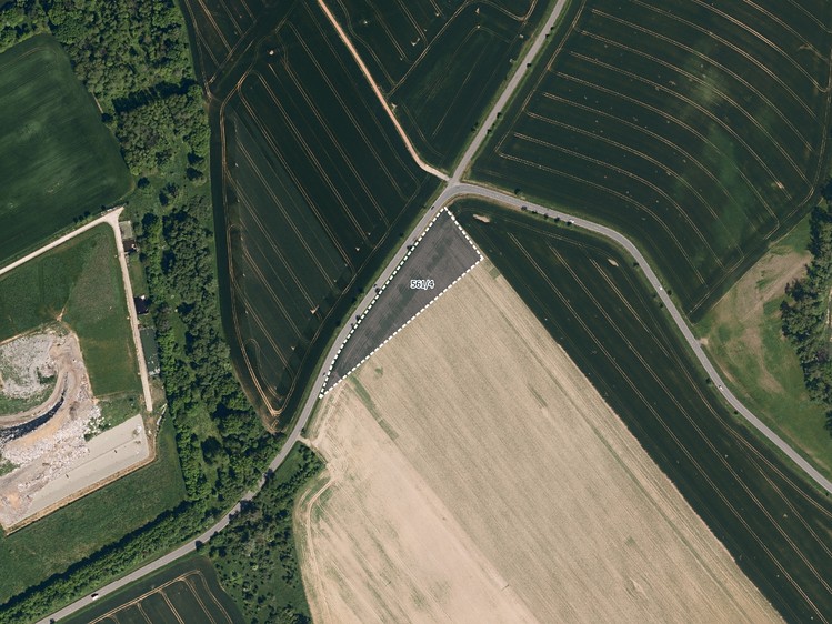 Prodej pole 3 984 m² - foto 1