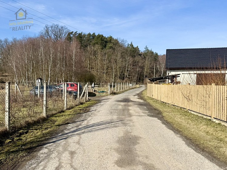 Prodej stavebního pozemku 1 442 m² - foto 1