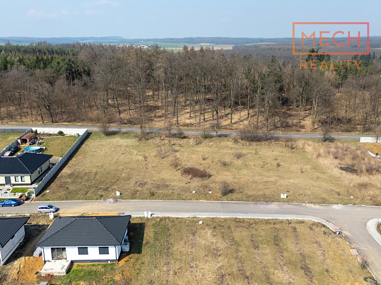 Prodej stavebního pozemku 999 m² - foto 4