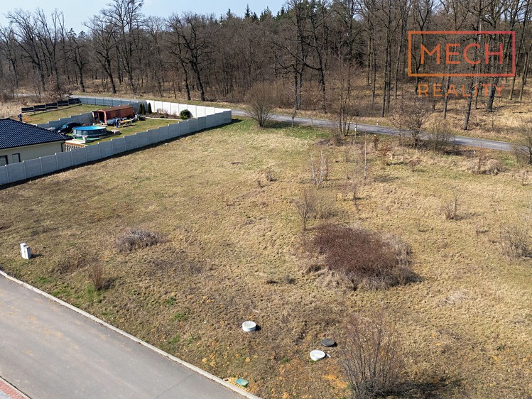 Prodej stavebního pozemku 999 m² - foto 2
