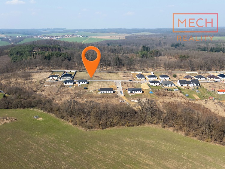 Prodej stavebního pozemku 999 m² - foto 1