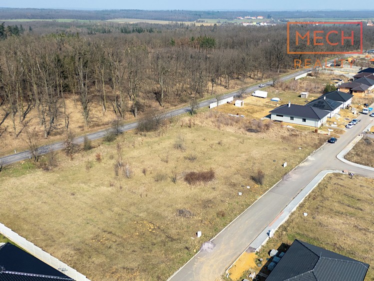 Prodej stavebního pozemku 999 m² - foto 6