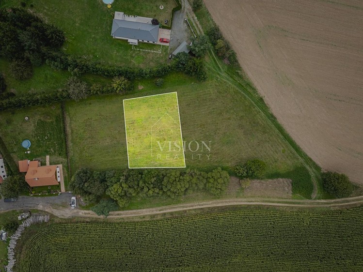 Prodej stavebního pozemku 1 300 m² - foto 1