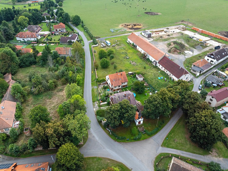 Prodej  stavebního pozemku 2 579 m² - foto 8